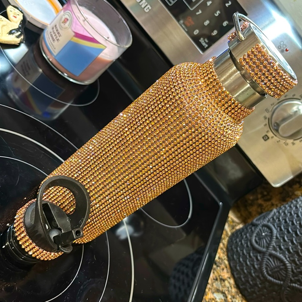 Tomo brand 750ml Rose Gold water bottle with glam straw lid